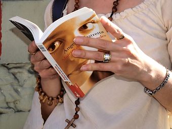 Embarazada leyendo